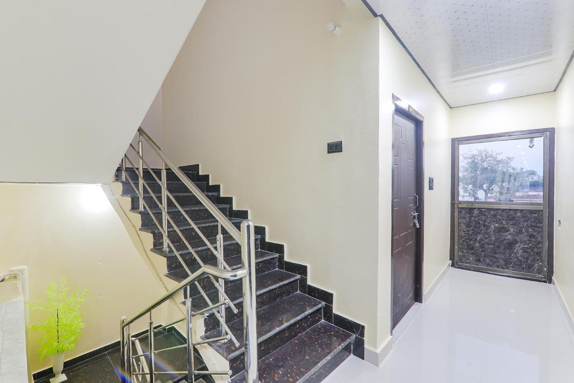 Fabexpress Awadh Inn - 400M From Shri Ram Janam Bhumi Ayodhya Екстериор снимка